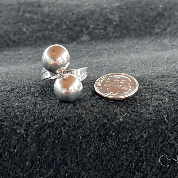 Sterling Silver Ring - Picture 2 of 5